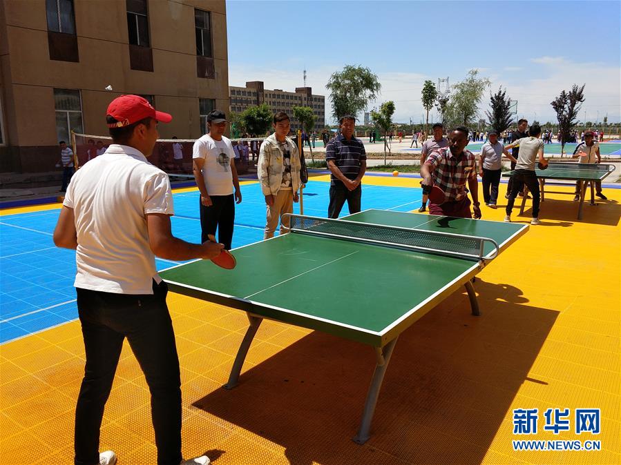 (圖文互動)(2)多國駐日內瓦外交官走訪新疆稱贊經濟發展社會和諧