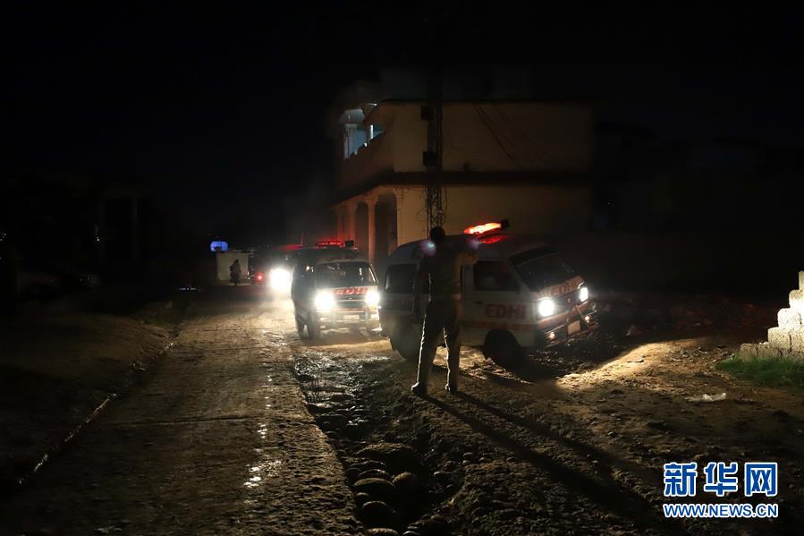 (國際)(5)一架小型軍用飛機在巴基斯坦墜毀