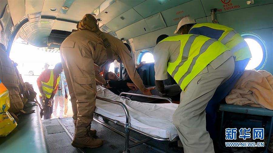 (國際·圖文互動)中國維和直升機分隊緊急轉運傷員獲贊