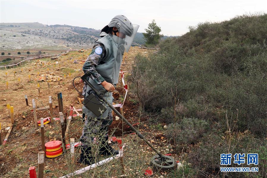 (國際·圖文互動)(2)通訊:“中國軍人掃雷一如既往專業和敬業!”——記中國赴黎維和部隊完成“藍線”3個雷場清排任務