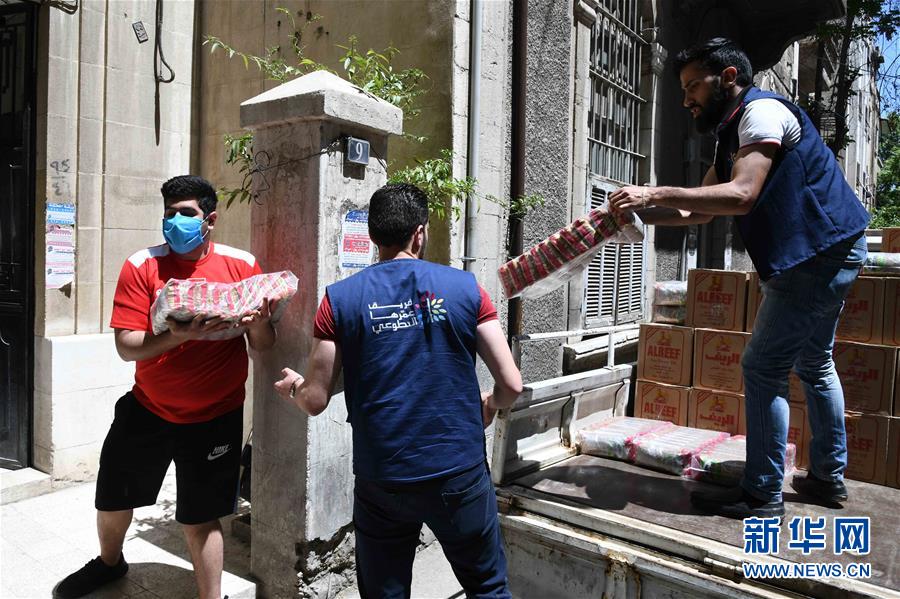（國際疫情·圖文互動）（2）通訊：疫情中，那抹笑容最難忘——記向困難家庭發放愛心包裹的敘利亞青年志愿者