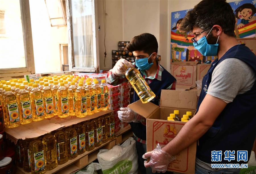 （國際疫情·圖文互動）（6）通訊：疫情中，那抹笑容最難忘——記向困難家庭發放愛心包裹的敘利亞青年志愿者