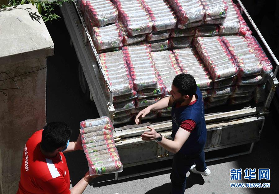 (國(guó)際疫情·圖文互動(dòng))(1)通訊:疫情中,那抹笑容最難忘——記向困難家庭發(fā)放愛(ài)心包裹的敘利亞青年志愿者