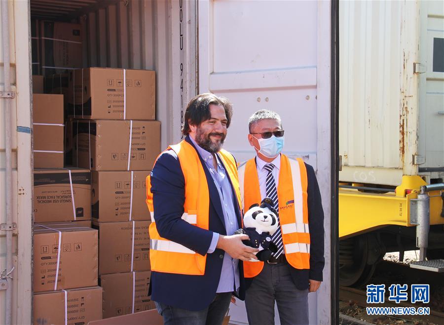 (國(guó)際·圖文互動(dòng))(2)從中國(guó)來(lái)的首趟抗疫物資專列抵達(dá)法國(guó)巴黎