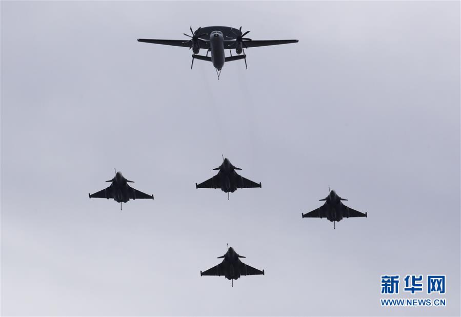 (國際)(3)法國國慶節閱兵式致敬抗疫公民