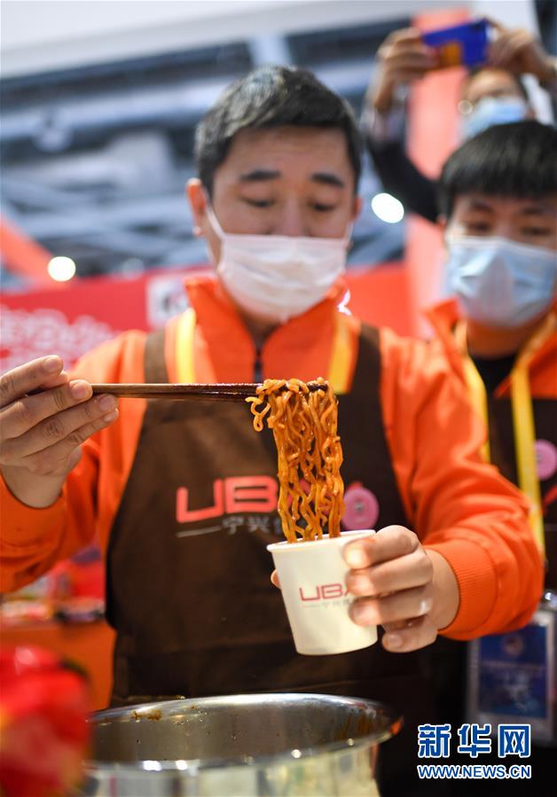 (第三屆進博會·圖文互動)(5)全球“寶藏級”美食薈萃——進博會食品及農產品館遍藏世間珍饈