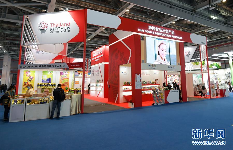 (第三屆進博會·圖文互動)(12)全球“寶藏級”美食薈萃——進博會食品及農產品館遍藏世間珍饈