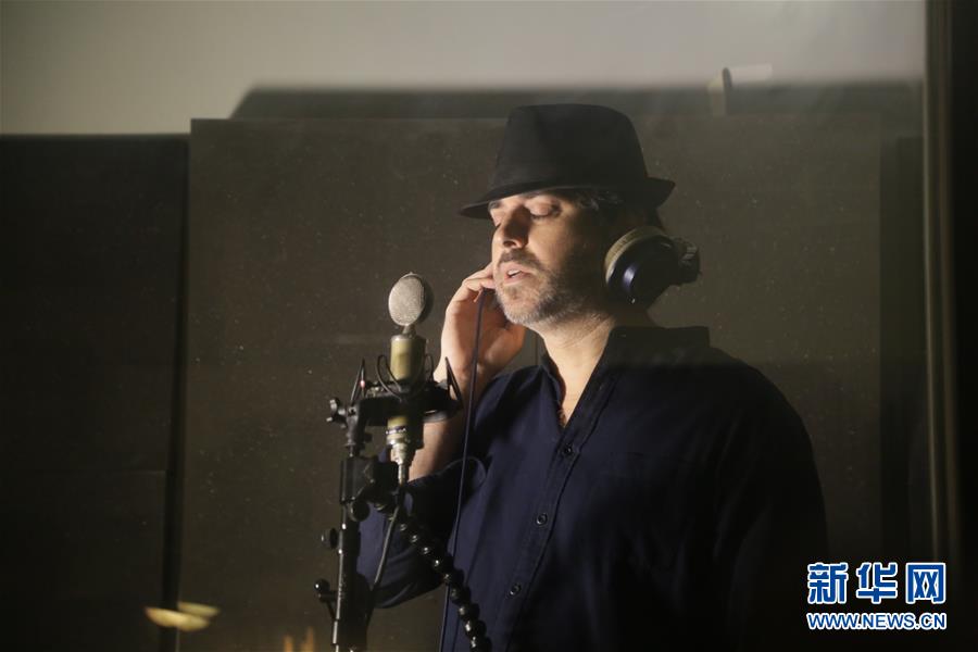 (海外抗疫故事·圖文互動)(5)通訊:用原創音樂支持中國抗擊新冠疫情的以色列歌手