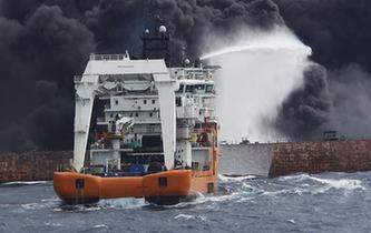 上海海事局:“桑吉”輪不斷發(fā)生爆燃 搜救與污染防控工作正在緊張進(jìn)行