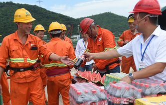 杭州:工地送清涼
