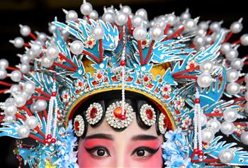 廣西柳州:“小戲迷”進(jìn)村記