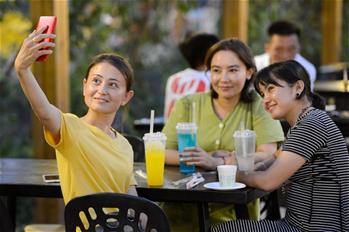 新疆吐魯番:夜市點亮夜生活